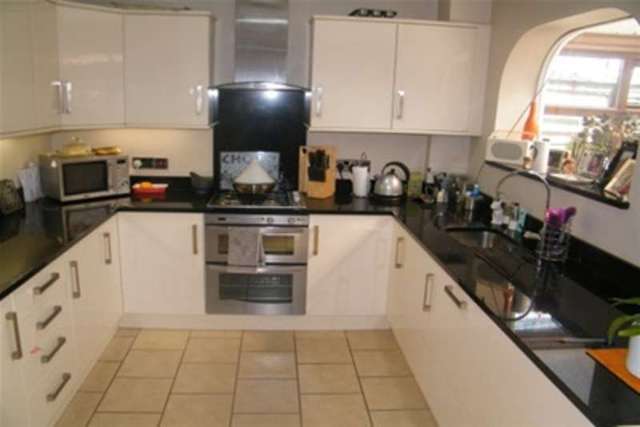  Image of 3 bedroom Detached house to rent in Grosvenor Gardens Billericay CM12 at Billericay, CM12 0UF
