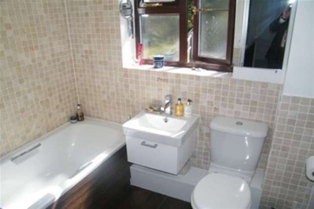  Image of 3 bedroom Detached house to rent in Grosvenor Gardens Billericay CM12 at Billericay, CM12 0UF