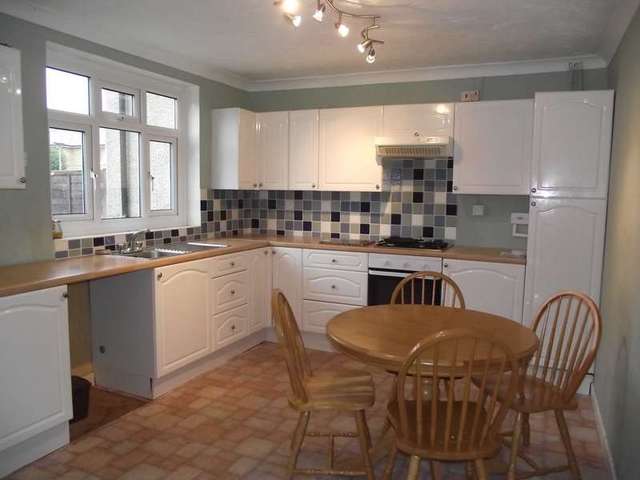  Image of 3 bedroom Terraced house to rent in Hamilton Road Fair Oak Eastleigh SO50 at Bishopstoke, SO50 6GF