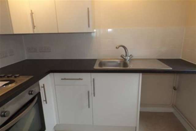  Image of 1 bedroom Studio flat to rent in Richmond Avenue Bognor Regis PO21 at Bognor Regis, PO21 2YD