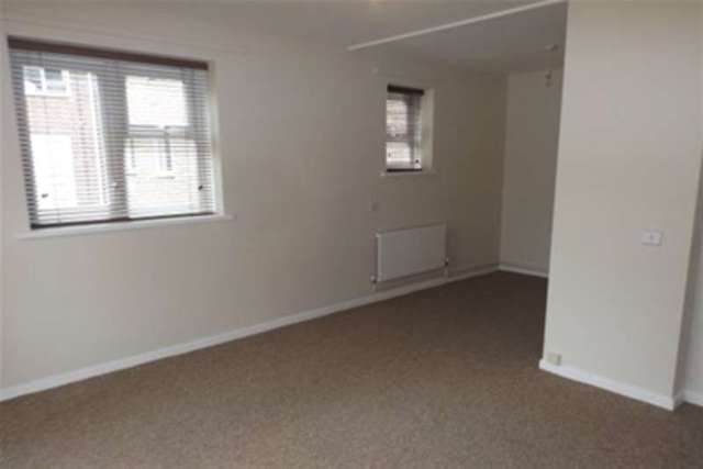  Image of 1 bedroom Studio flat to rent in Richmond Avenue Bognor Regis PO21 at Bognor Regis, PO21 2YD