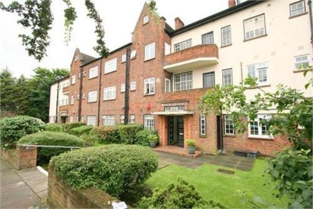  Image of 3 bedroom Flat to rent in Holmdale Gardens London NW4 at HENDON  LONDON, NW4 2LY