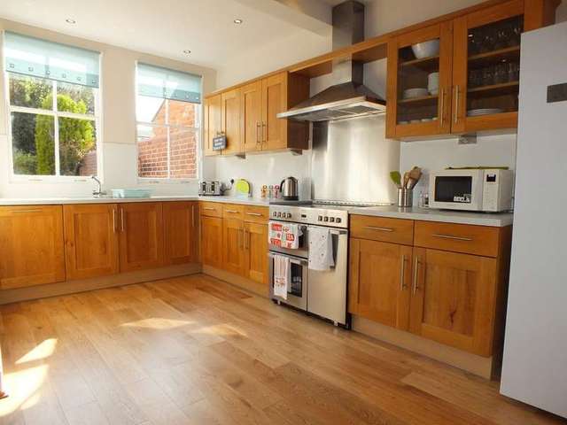  Image of 1 bedroom Detached house to rent in Brisbane Road Tilehurst Reading RG30 at Reading Berkshire Tilehurst, RG30 2PE