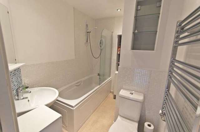  Image of 2 bedroom Property to rent in Bristnall Hall Road Oldbury B68 at Bristnall Hall Road  Oldbury, B68 9TZ