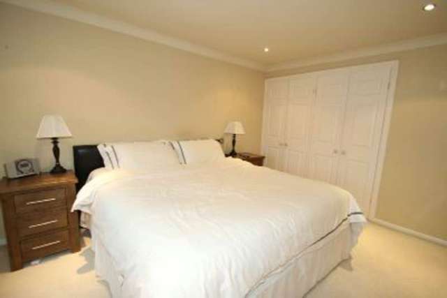  Image of 3 bedroom Semi-Detached house to rent in Broomfield Lane Hale Altrincham WA15 at ALTRINCHAM, WA15 9AS