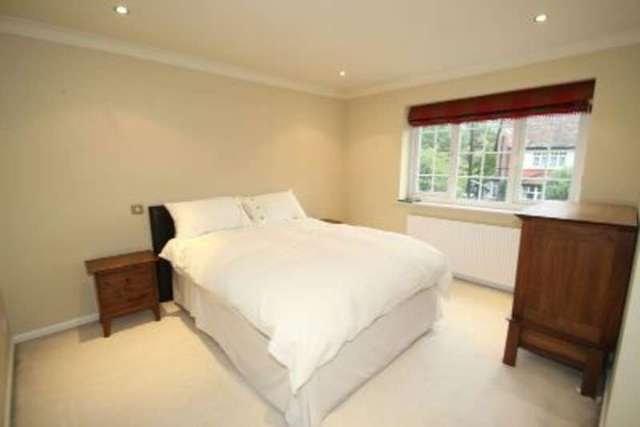  Image of 3 bedroom Semi-Detached house to rent in Broomfield Lane Hale Altrincham WA15 at ALTRINCHAM, WA15 9AS