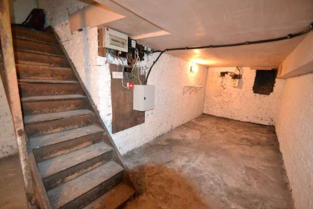  Image of 1 bedroom Flat to rent in Broomhouse Road London SW6 at Broomhouse Road  London, SW6 3QU
