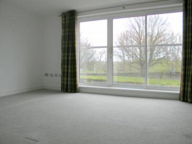  Image of 4 bedroom Town House to rent in Kingfisher Close Broxbourne EN10 at Kingfisher Close  Broxbourne, EN10 7FG