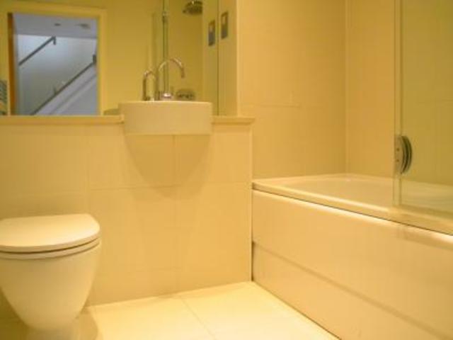  Image of 4 bedroom Town House to rent in Kingfisher Close Broxbourne EN10 at Kingfisher Close  Broxbourne, EN10 7FG