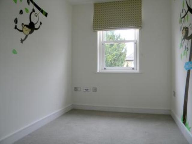  Image of 4 bedroom Town House to rent in Kingfisher Close Broxbourne EN10 at Kingfisher Close  Broxbourne, EN10 7FG