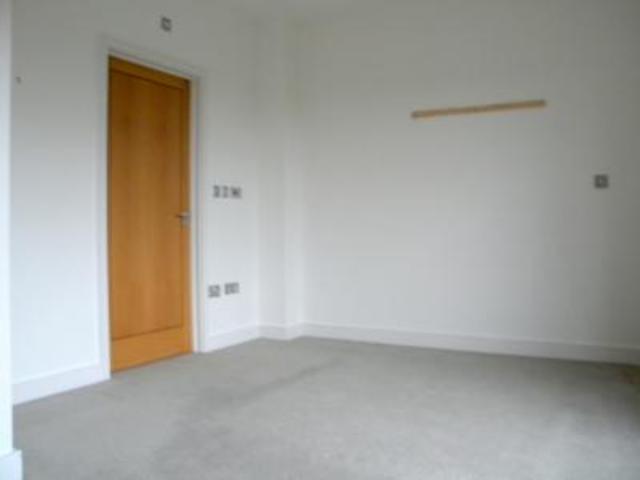  Image of 4 bedroom Town House to rent in Kingfisher Close Broxbourne EN10 at Kingfisher Close  Broxbourne, EN10 7FG