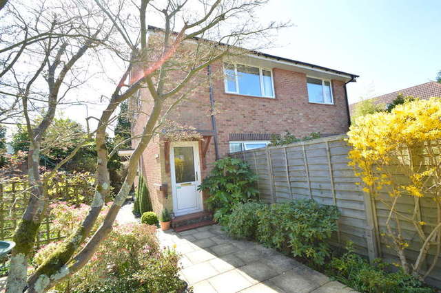  Image of 2 bedroom Maisonette for sale in Broxburn Close Chandler