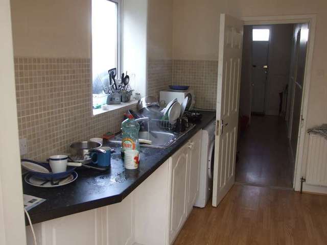  Image of 4 bedroom Detached house to rent in Burgess Road Shirley Southampton SO16 at Bassett  Southampton, SO16 7AB