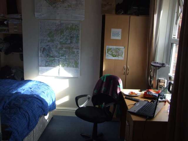  Image of 4 bedroom Detached house to rent in Burgess Road Shirley Southampton SO16 at Bassett  Southampton, SO16 7AB