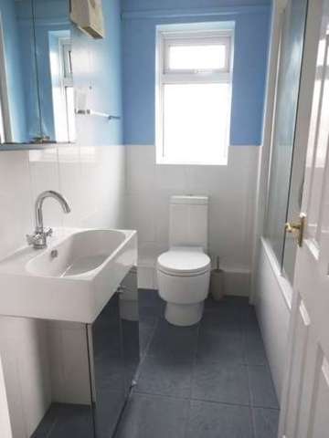  Image of 3 bedroom Detached house to rent in Bushy Coombe Gardens Glastonbury BA6 at Bushy Coombe Gardens  Glastonbury, BA6 8JT