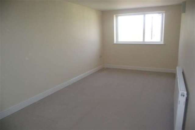  Image of 2 bedroom Flat to rent in Buxton Road High Lane Stockport SK6 at Stockport, SK6 8DR