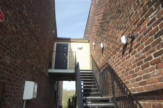  Image of 2 bedroom Flat to rent in Buxton Road High Lane Stockport SK6 at Stockport, SK6 8DR