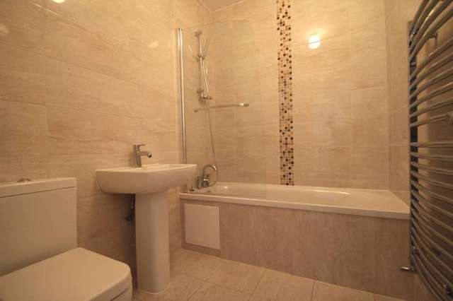  Image of 3 bedroom Flat to rent in Caedmon Road London N7 at Caedmon Road  London, N7 6DH