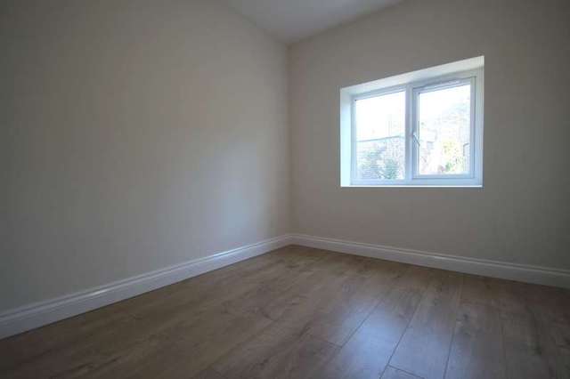 Image of 3 bedroom Flat to rent in Caedmon Road London N7 at Caedmon Road  London, N7 6DH