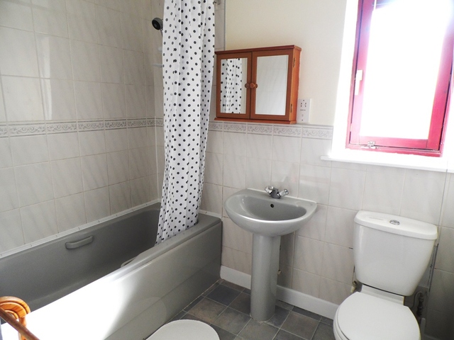  Image of 2 bedroom Flat to rent in Caledonia Court Paisley PA3 at Paisley Renfrewshire Renfrewshire, PA3 2LL