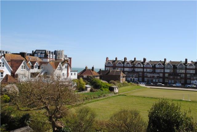  Image of 2 bedroom Flat for sale in Cantelupe Road Bexhill-on-Sea TN40 at East Sussex, TN40 1JG