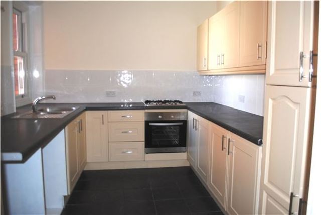  Image of 2 bedroom Flat for sale in Cantelupe Road Bexhill-on-Sea TN40 at East Sussex, TN40 1JG
