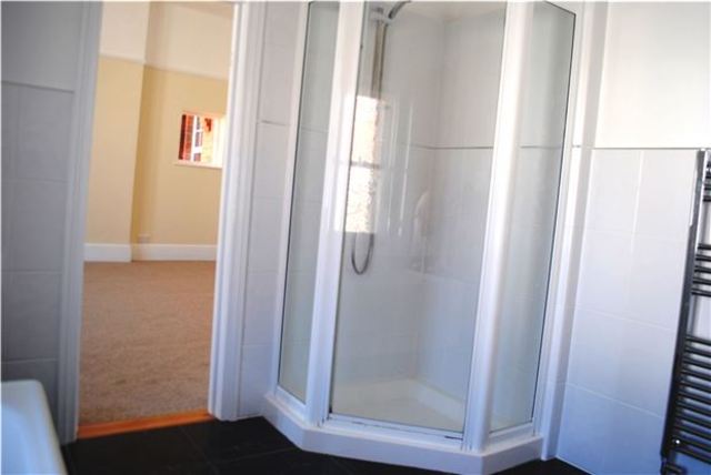  Image of 2 bedroom Flat for sale in Cantelupe Road Bexhill-on-Sea TN40 at East Sussex, TN40 1JG