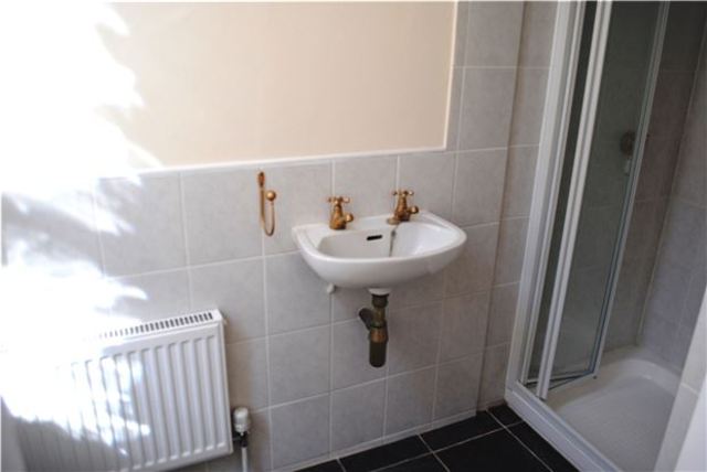  Image of 2 bedroom Flat for sale in Cantelupe Road Bexhill-on-Sea TN40 at East Sussex, TN40 1JG