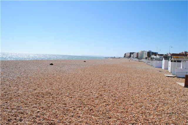  Image of 2 bedroom Flat for sale in Cantelupe Road Bexhill-on-Sea TN40 at East Sussex, TN40 1JG