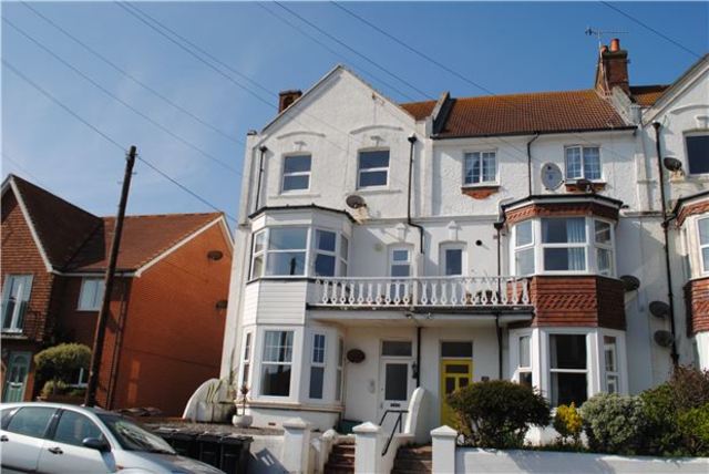  Image of 2 bedroom Flat for sale in Cantelupe Road Bexhill-on-Sea TN40 at East Sussex, TN40 1PP