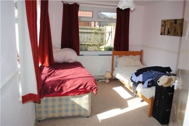  Image of 2 bedroom Flat for sale in Cantelupe Road Bexhill-on-Sea TN40 at East Sussex, TN40 1PP