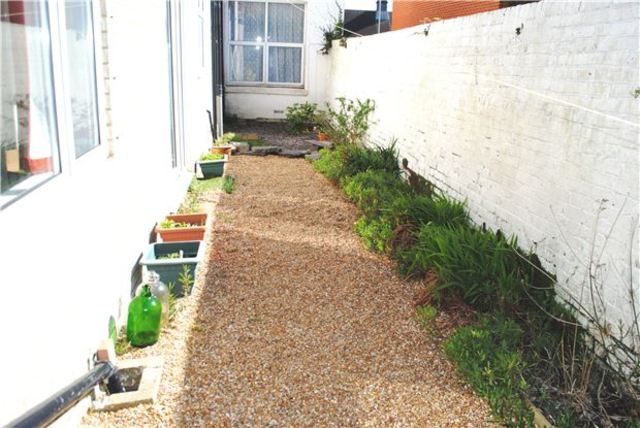  Image of 2 bedroom Flat for sale in Cantelupe Road Bexhill-on-Sea TN40 at East Sussex, TN40 1PP