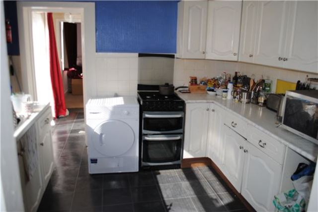  Image of 2 bedroom Flat for sale in Cantelupe Road Bexhill-on-Sea TN40 at East Sussex, TN40 1PP