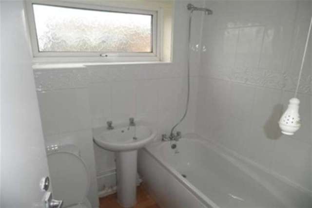  Image of 3 bedroom Detached house to rent in Canterbury Road Sittingbourne ME10 at Sittingbourne, ME10 4JA