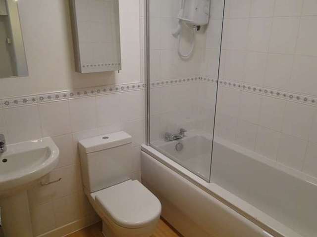  Image of 1 bedroom Flat to rent in Canute Road Southampton SO14 at Canute Road Ocean Village Southampton, SO14 3FJ