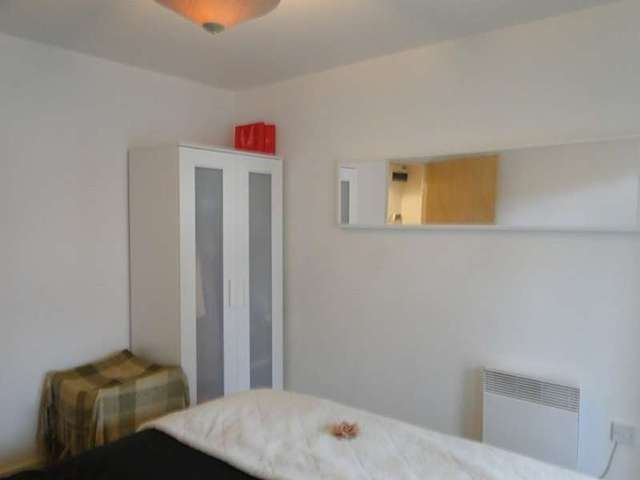  Image of 1 bedroom Flat to rent in Canute Road Southampton SO14 at Canute Road Ocean Village Southampton, SO14 3FJ
