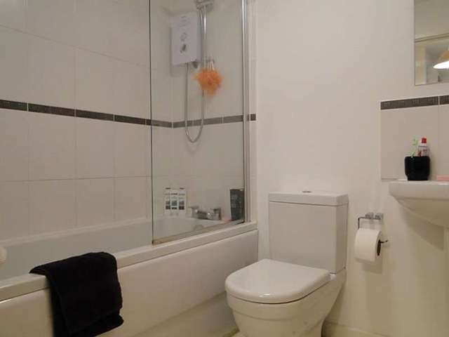  Image of 1 bedroom Flat to rent in Canute Road Southampton SO14 at Canute Road Ocean Village Southampton, SO14 3FJ