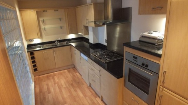  Image of 2 bedroom Apartment to rent in Carisbrooke Road Weetwood Leeds LS16 at Carisbrooke Road  Leeds, LS16 5RU