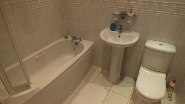  Image of 2 bedroom Apartment to rent in Carisbrooke Road Weetwood Leeds LS16 at Carisbrooke Road  Leeds, LS16 5RU