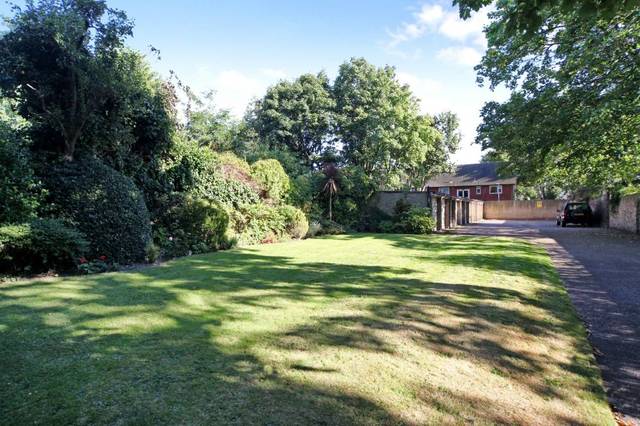  Image of 1 bedroom Flat to rent in Larkhall Rise London SW4 at Carolyn House  95 Larkhall Rise, SW4 6HR