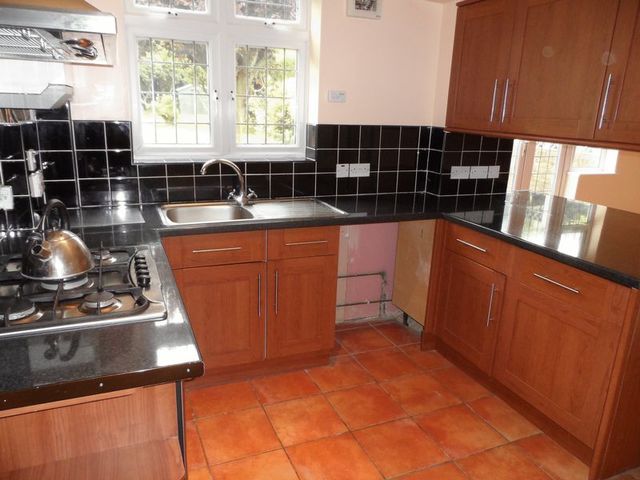  Image of 4 bedroom Semi-Detached house to rent in Fairway Carshalton SM5 at Carshalton, SM5 4HS