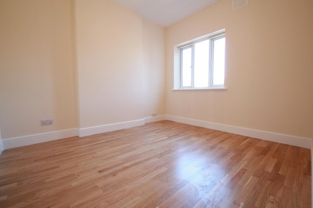  Image of 1 bedroom Flat to rent in Castle Street Kingston upon Thames KT1 at Kingston Upon Thames, KT1 1SS