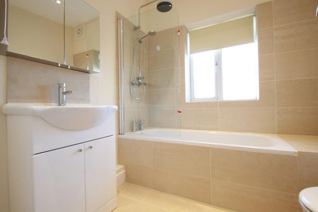  Image of 1 bedroom Flat to rent in Castle Street Kingston upon Thames KT1 at Kingston Upon Thames, KT1 1SS