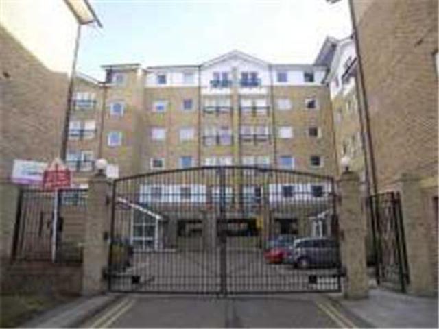  Image of 2 bedroom Flat to rent in Melbourne Road Wallington SM6 at 10 Melbourne Road  Surrey, SM6 8SB