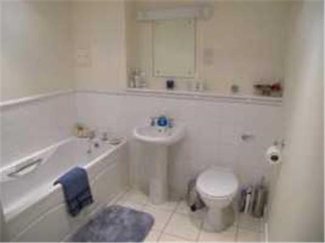  Image of 2 bedroom Flat to rent in Melbourne Road Wallington SM6 at 10 Melbourne Road  Surrey, SM6 8SB