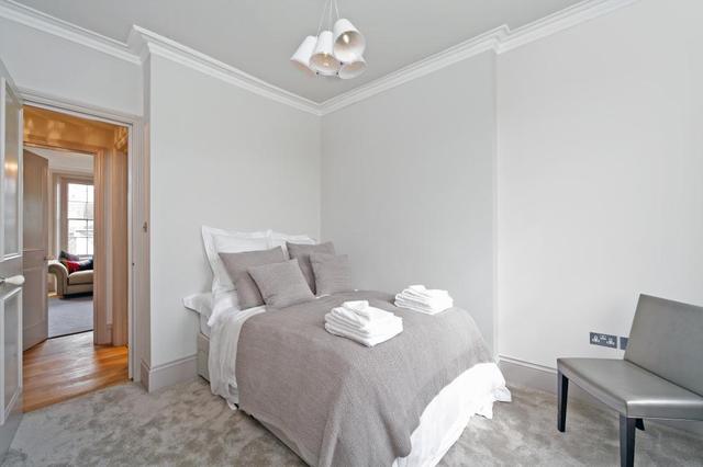  Image of 1 bedroom Flat to rent in Chepstow Crescent London W11 at Chepstow Crescent  London, W11 3EB