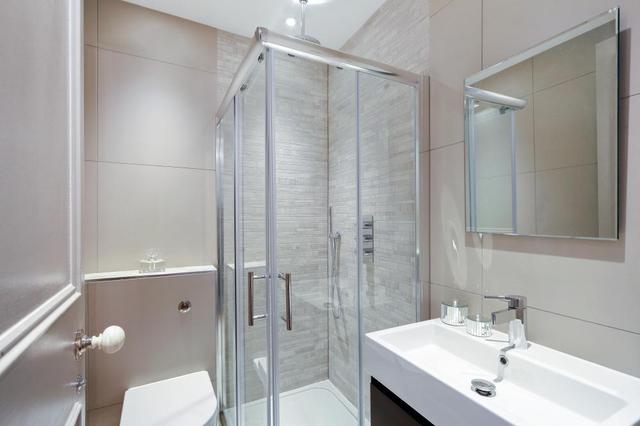  Image of 1 bedroom Flat to rent in Chepstow Crescent London W11 at Chepstow Crescent  London, W11 3EB