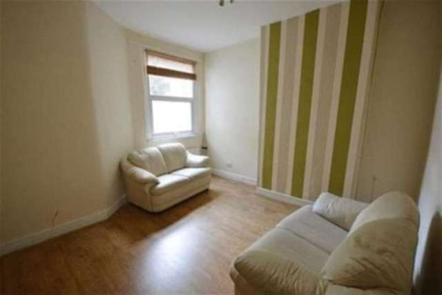  Image of 4 bedroom Detached house to rent in Chestnut Grove Wavertree Liverpool L15 at Liverpool, L15 8HS