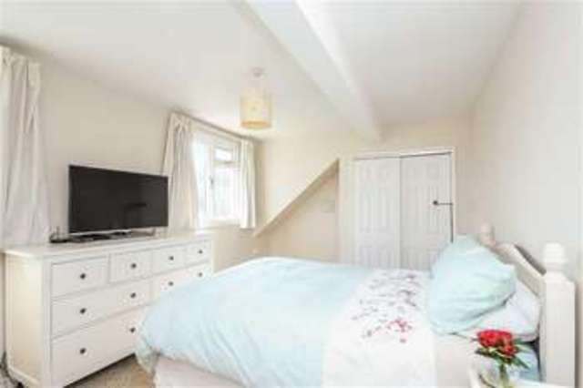  Image of 4 bedroom Property for sale in Draycott Road Chiseldon Swindon SN4 at Draycott Road Chiseldon Chiseldon, SN4 0LT