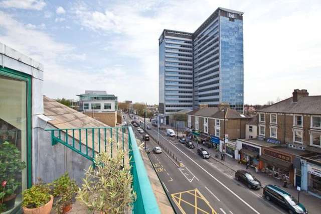  Image of 2 bedroom Flat for sale in Silver Crescent London W4 at Chiswick, W4 5SF